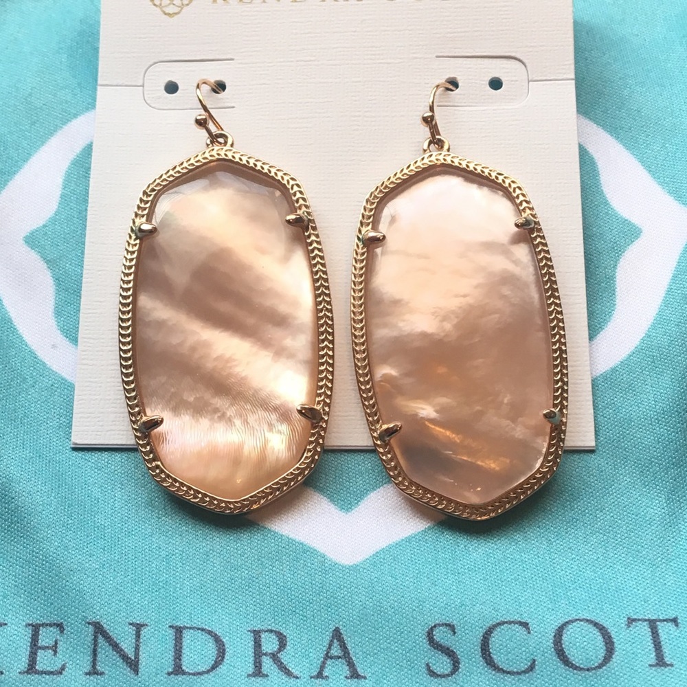 Kendra Scott Peach Illusion Danielle Earrings 🍑